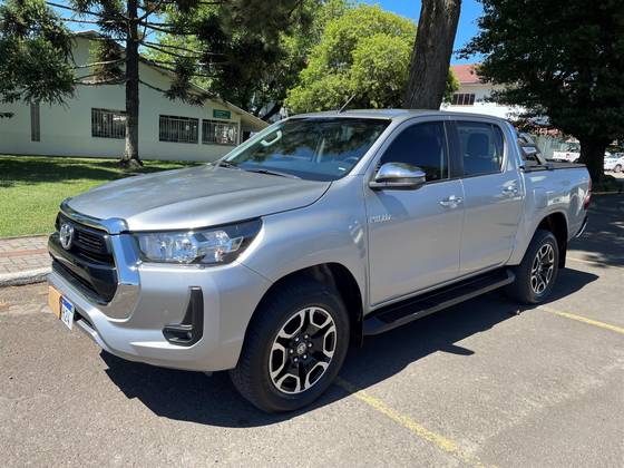 TOYOTA HILUX 2.8 D-4D TURBO DIESEL CD SRV 4X4 AUTOMÁTICO